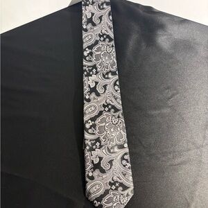 Elegant Paisley Black and Gray Tie